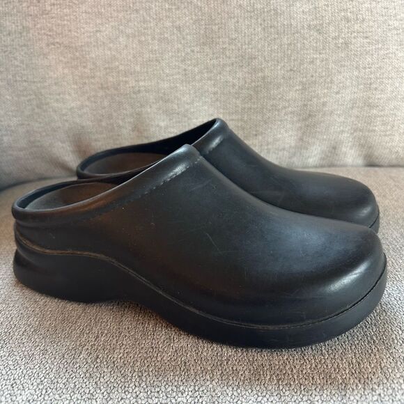 Klogs Shoes - Klogs Footwear Dusty Women's Shoes in Black Slip Resistant Size 7